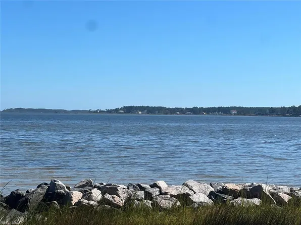 816 Ship Point Rd, Yorktown, VA 23692