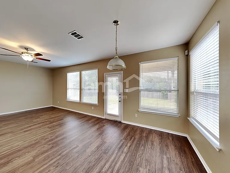 1817 Melissa Oaks Ln — Photo 8