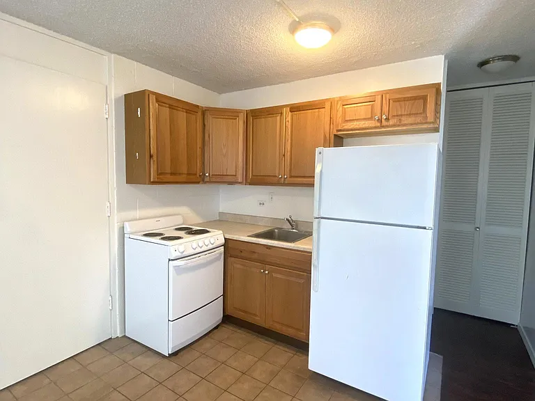 1833 Anapuni St #203 — Photo 3