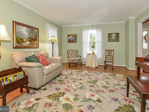 5th image of 36 Brae Bourne Dr