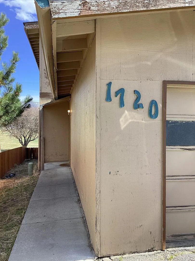 2 bed 1.5 bath - Furnished Home with Attached Garage — Photo 2