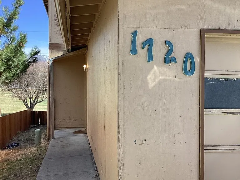 1720 Worden Ave — Photo 16