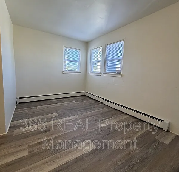 1630 9th Ave #5 — Photo 2