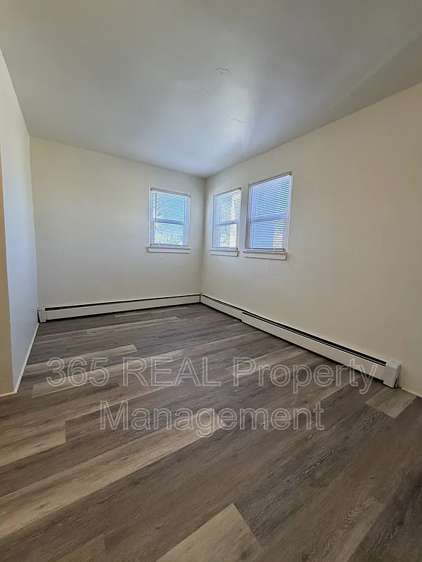 Building Photo - 1630 9th Ave #5