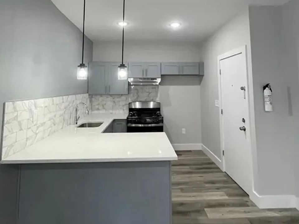 1st image of 864 S 17th St Floor 3