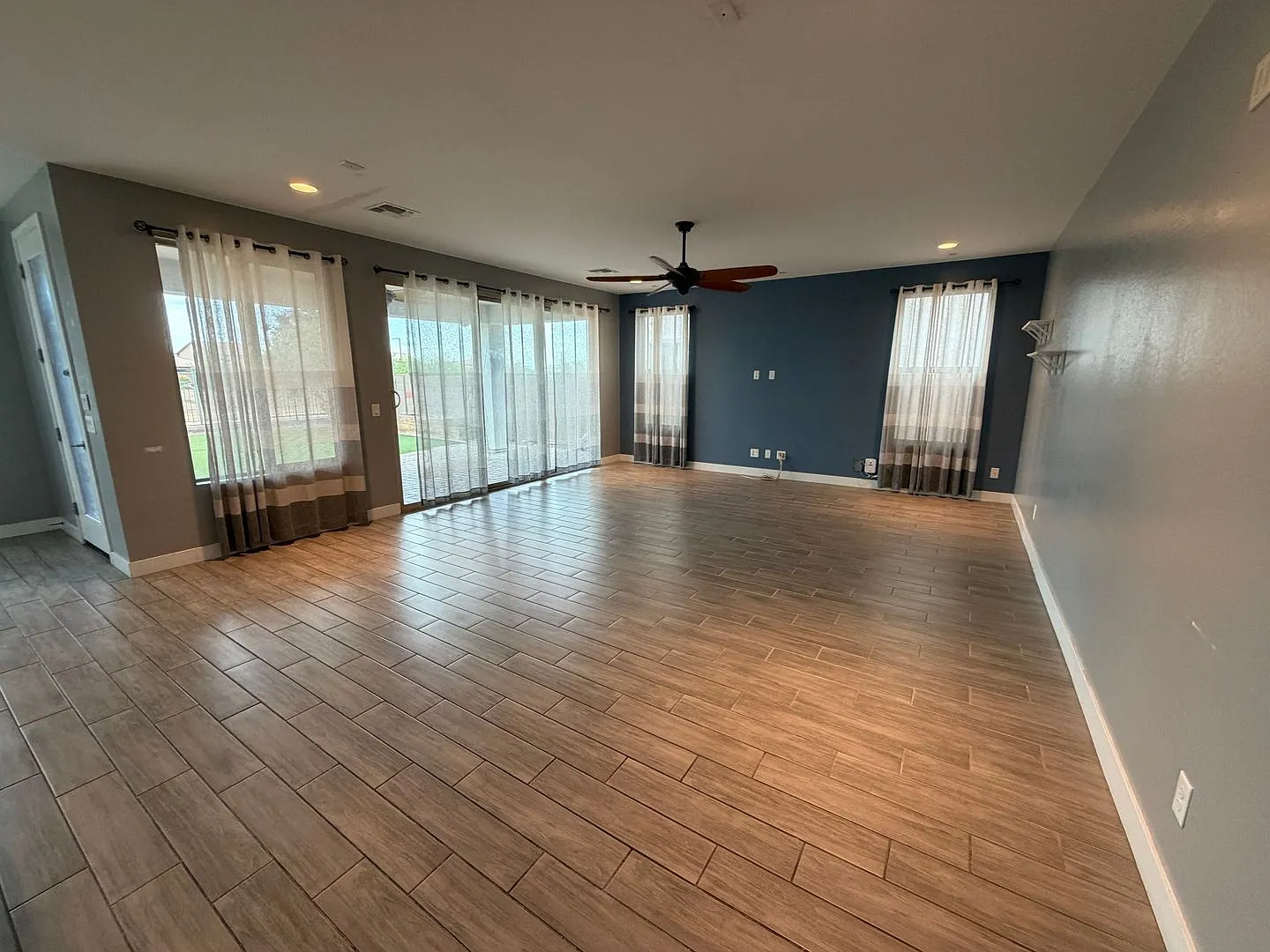4 bed, 4.0 bath, 3365 sqft, $3,400 — Photo 4