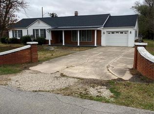 301 W Hunts Rd, Bernie, MO 63822