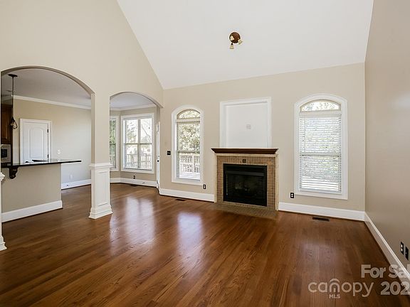 4th image of 1125 Bugle Ln