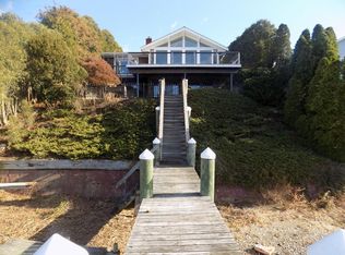 125 Hummocks Ave, Portsmouth, RI 02871