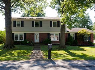 500 Rothbury Ln, Douglass Hills, KY 40243