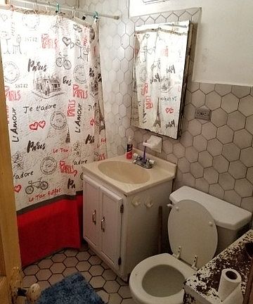 3rd image of 3843 W Montrose Ave