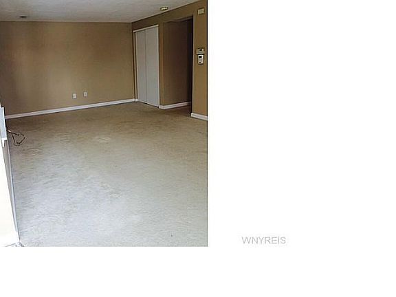 4th image of 10 Cambridge Sq APT H