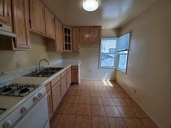2nd image of 1430 Gordon St APT 2