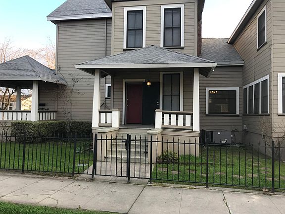 Front Entry w/porch