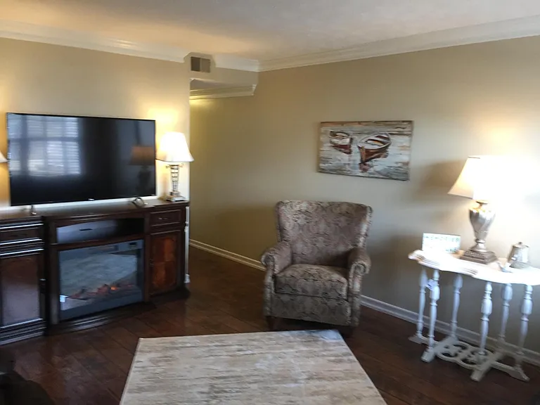 516 Lakeside Dock Dr #6 — Photo 36