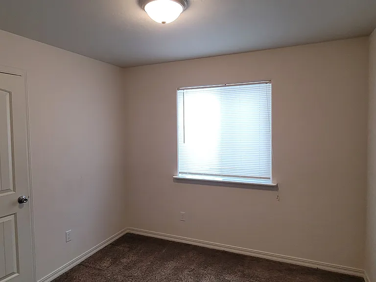 8 Diane Rd — Photo 6