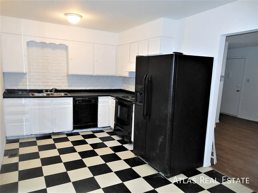 More Pictures Coming Soon Beautiful 4BR Home Near DIA with Large Yard and Bonus Living Areas — Photo 2