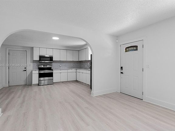 3rd image of 2475 NE 137th St