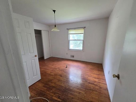 4th image of 350 Bartley Road