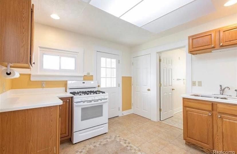 1st image of 1055 Lincoln St APT 1