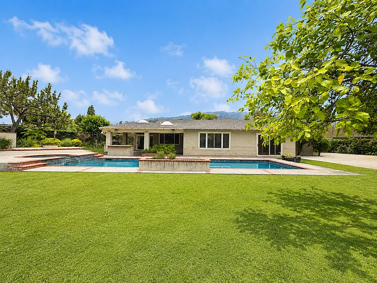 1736 Branch Oak Dr — Photo 2