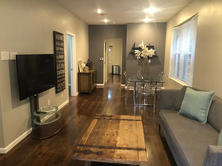 2742 W Nelson St #1 — Photo 4