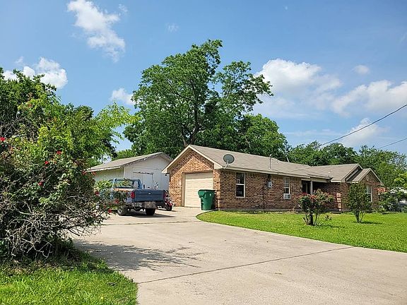 3rd image of 3201 Hemphill St