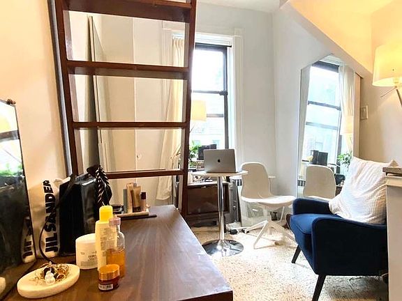 3rd image of 104 W 71st St APT 5D