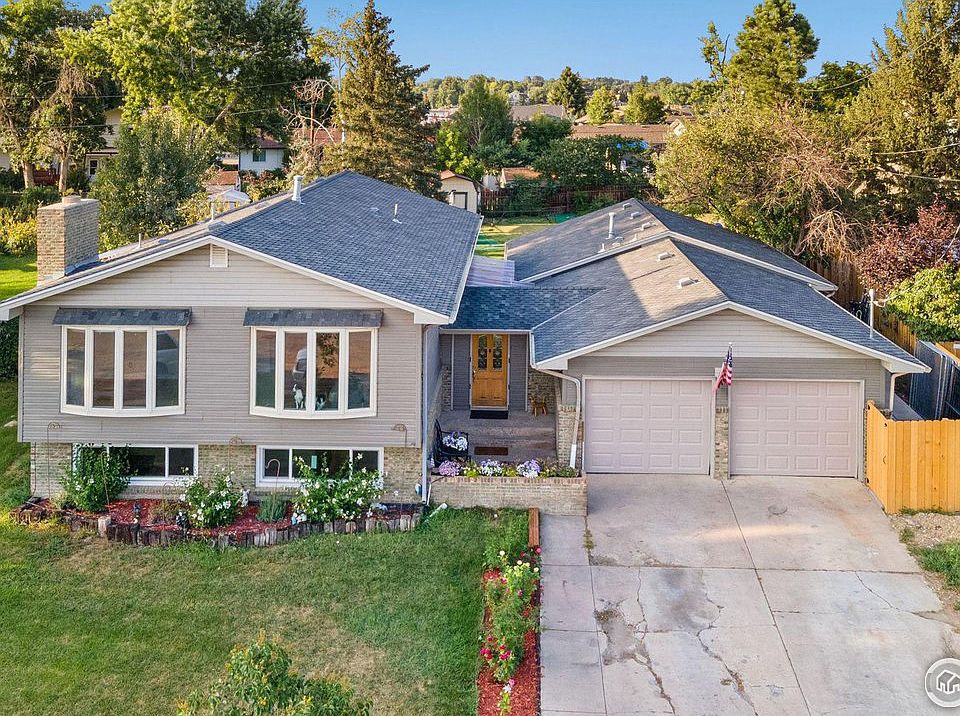 1st image of 905 Engleman Pl