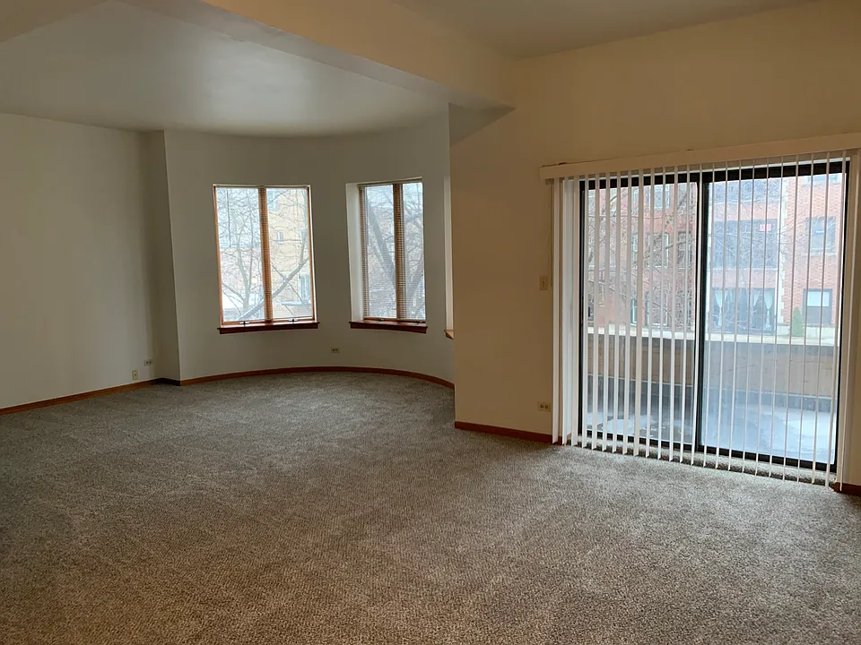 928 W Leland Ave #2