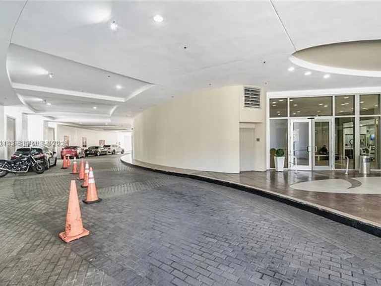 1750 N Bayshore Dr #2401 — Photo 38