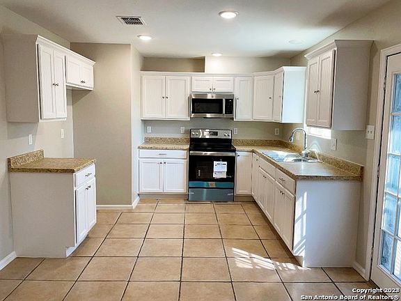 3rd image of 1915 ARROYA VISTA DR
