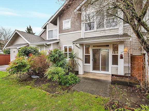 2nd image of 9206 157th Pl NE