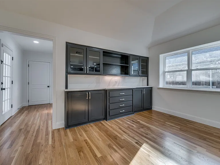 Roomy breakfast area with built-in hutch