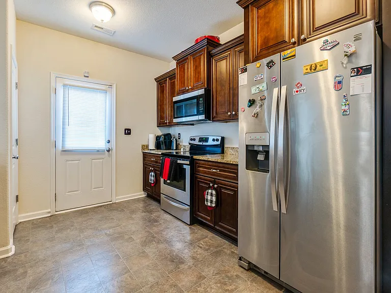 2104 Miller Ave — Photo 12