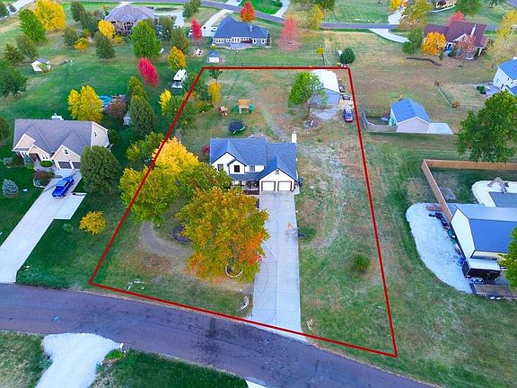 2nd image of 16237 Dana Ln
