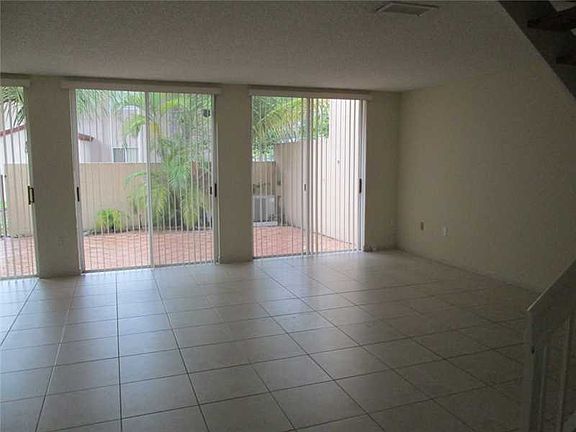 4th image of 10241 NW 46th St