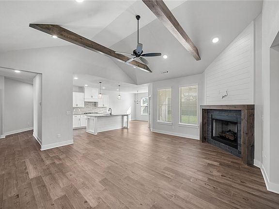 4th image of 901 Carlock Dr