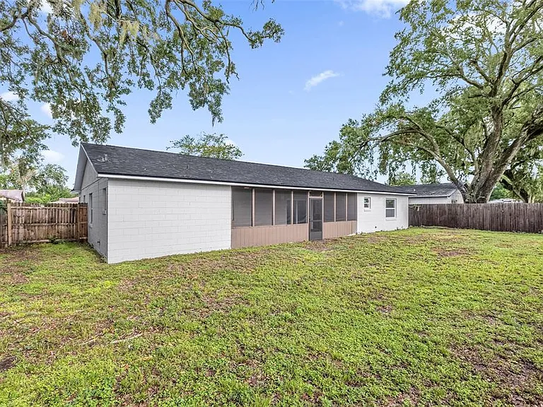 2433 Benjamin Dr — Photo 26
