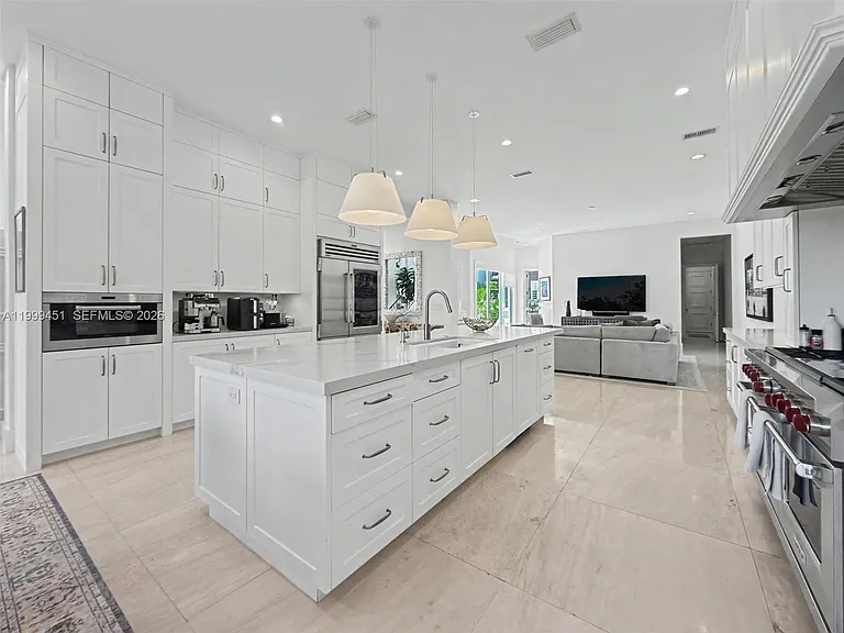13689 Deering Bay Dr — Photo 5