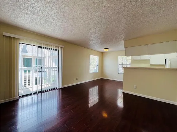 12660 Ashford Point Dr APT 410, Houston, TX 77082