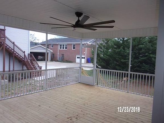 Huge rear screen porch with fan connects to side screened porch, also with fans