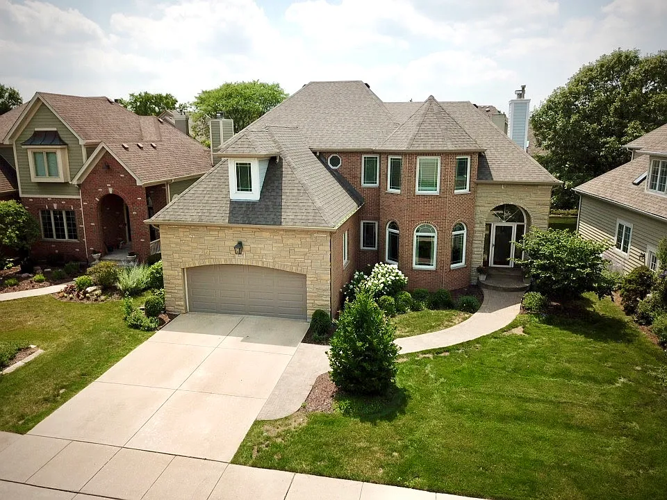 2552 Sutton Ln photo 1