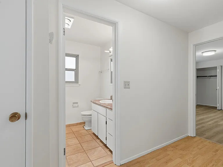 1408 Queen Anne Ave N — Photo 26