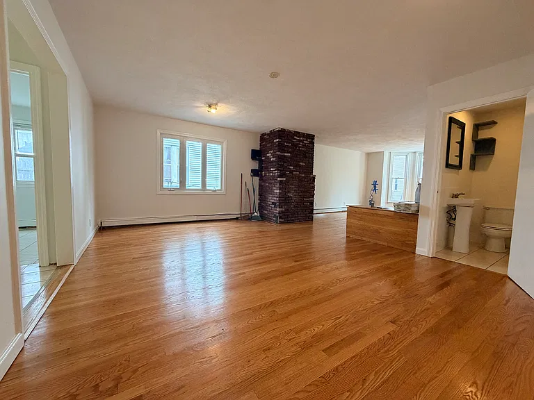 141-143 Bloomingdale St #1 — Photo 4