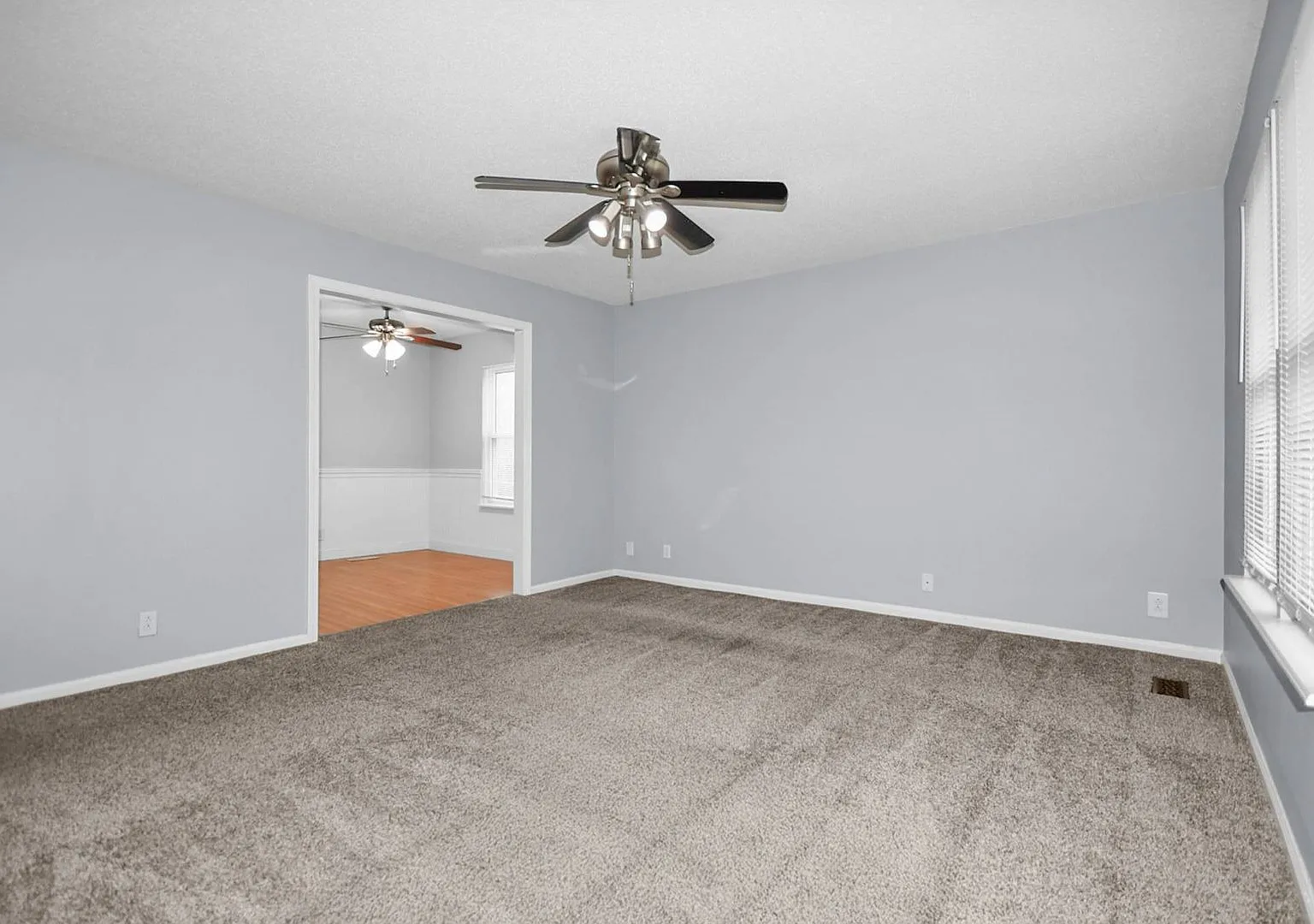 Pet Friendly Four Bedroom with Basement! — Photo 2