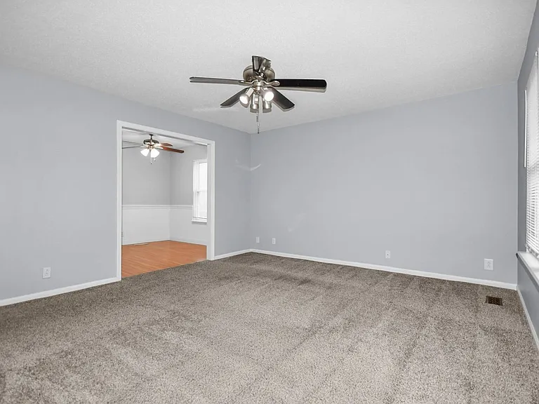 706 Green Valley Ct — Photo 2