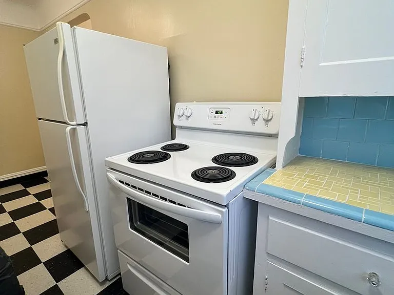 Flanders Apartments — Photo 62
