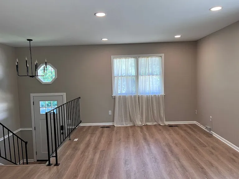 519 Kenmore Rd — Photo 6