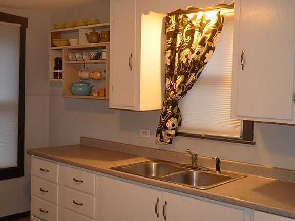 Cute kitchen comes with all appliances